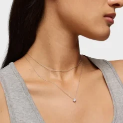 Krótki naszyjnik z rozetą z białego złota, z diamentami Les Classiques o masie 0,15 ct