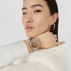 Smartwatch T-Shine Connect z paskiem ze stali i stali IP w kolorze różowym oraz białymi cyrkoniami