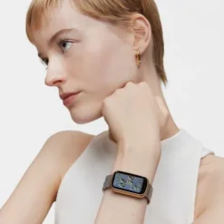 Smartwatch ze stalową bransoletką i aluminiową kopertą w złotym kolorze IPG TOUS T-Band Mesh
