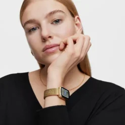 Smartwatch ze złotą stalową bransoletką IPG i aluminiową kopertą w złotym kolorze IPG TOUS T-Band Mesh