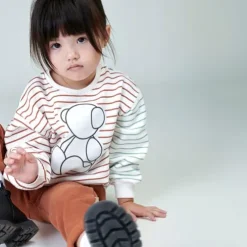 Striped sweatshirt with Bold Bear in Casual unique